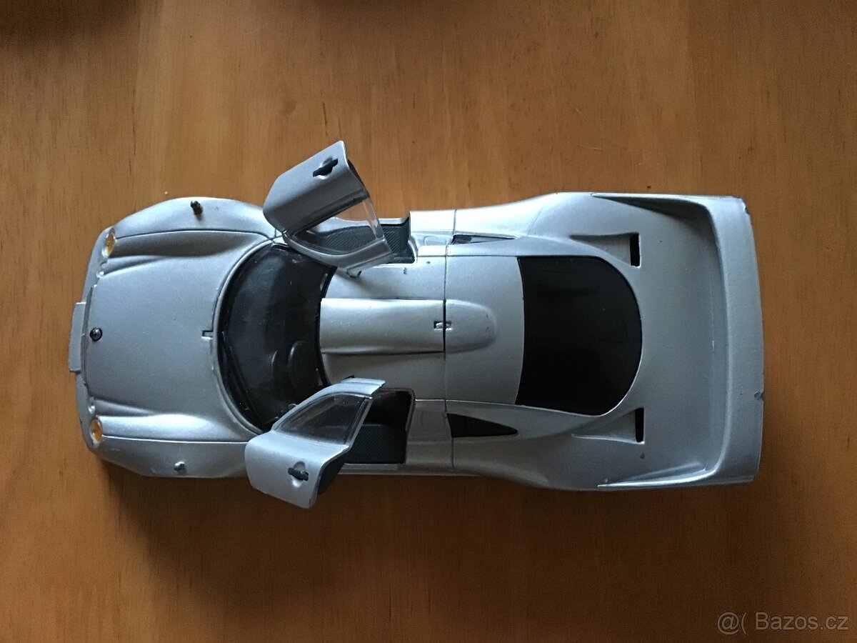 Model v mëřítku 1:26 MERCEDES BENZ CLK = GTR = Maisto