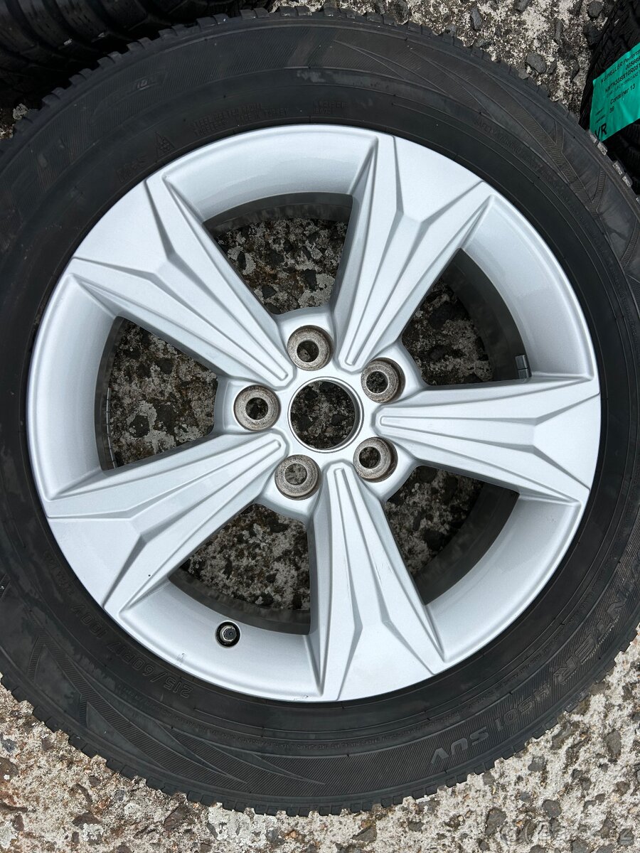 Toyota C-HR , Hybrid, 215/60/17 zimní sada