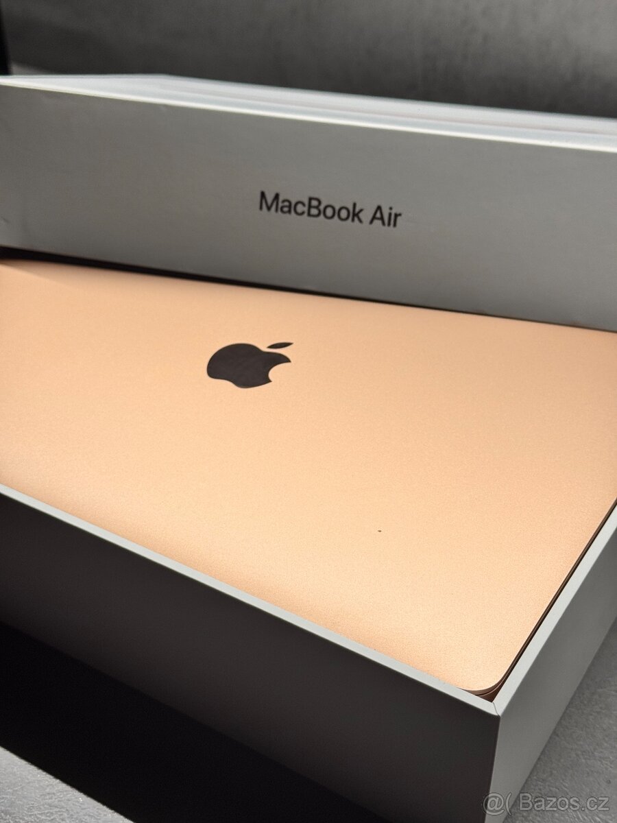 MacBook Air 13” (2019, Intel) – zlatý – originální krabice +
