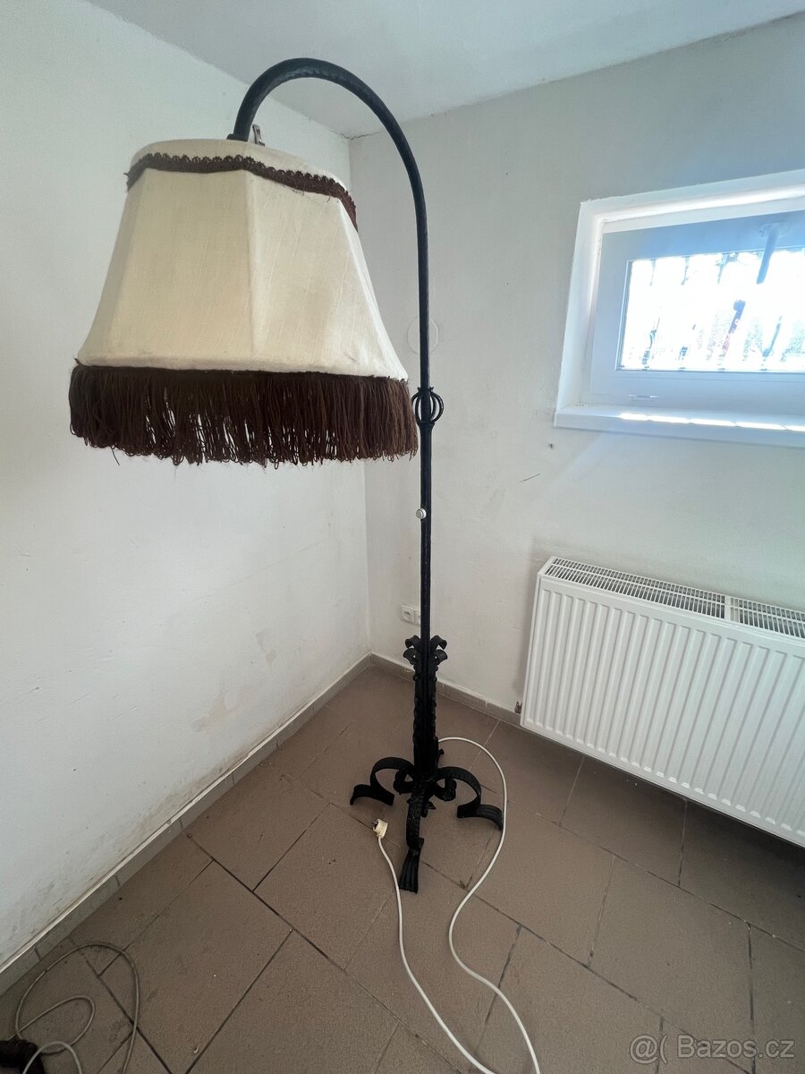 Starožitná řemeslná lampa