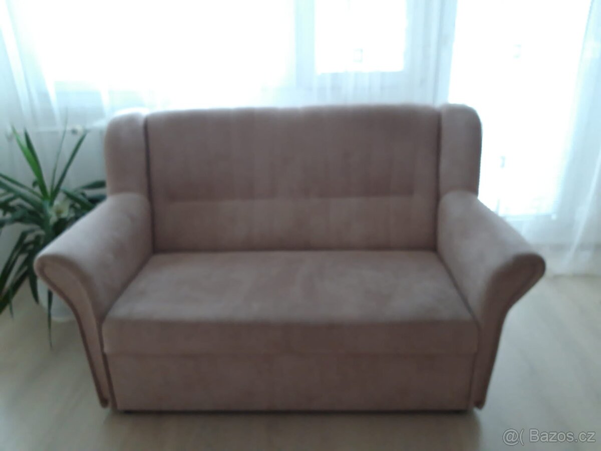 Dvoumístná pohovka