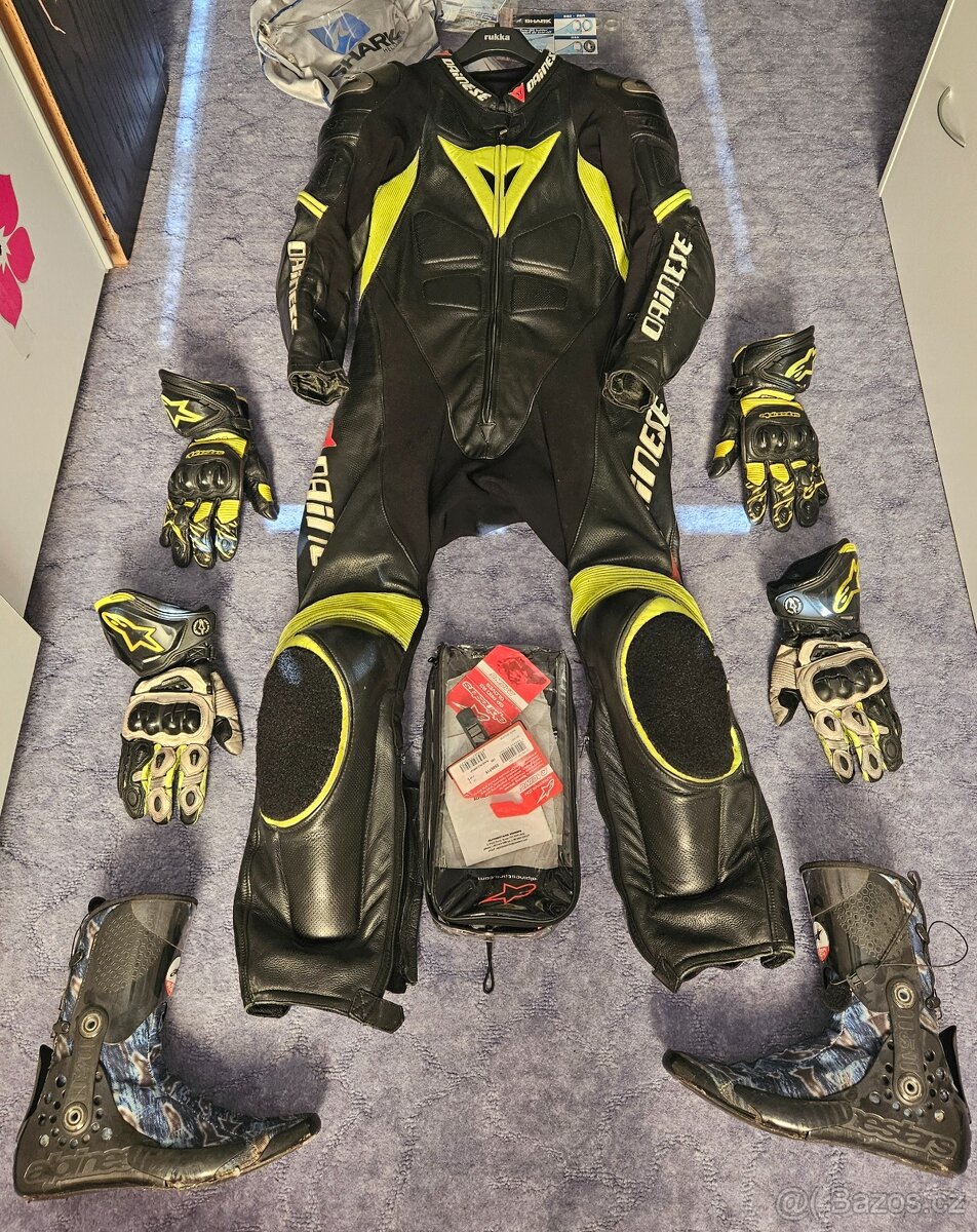 Kombinéza, rukavice, boticky, hrudak