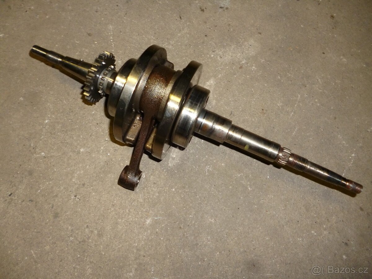 Peugeot Satelis 125 Compressor. Kliková hřídel. rok 2007