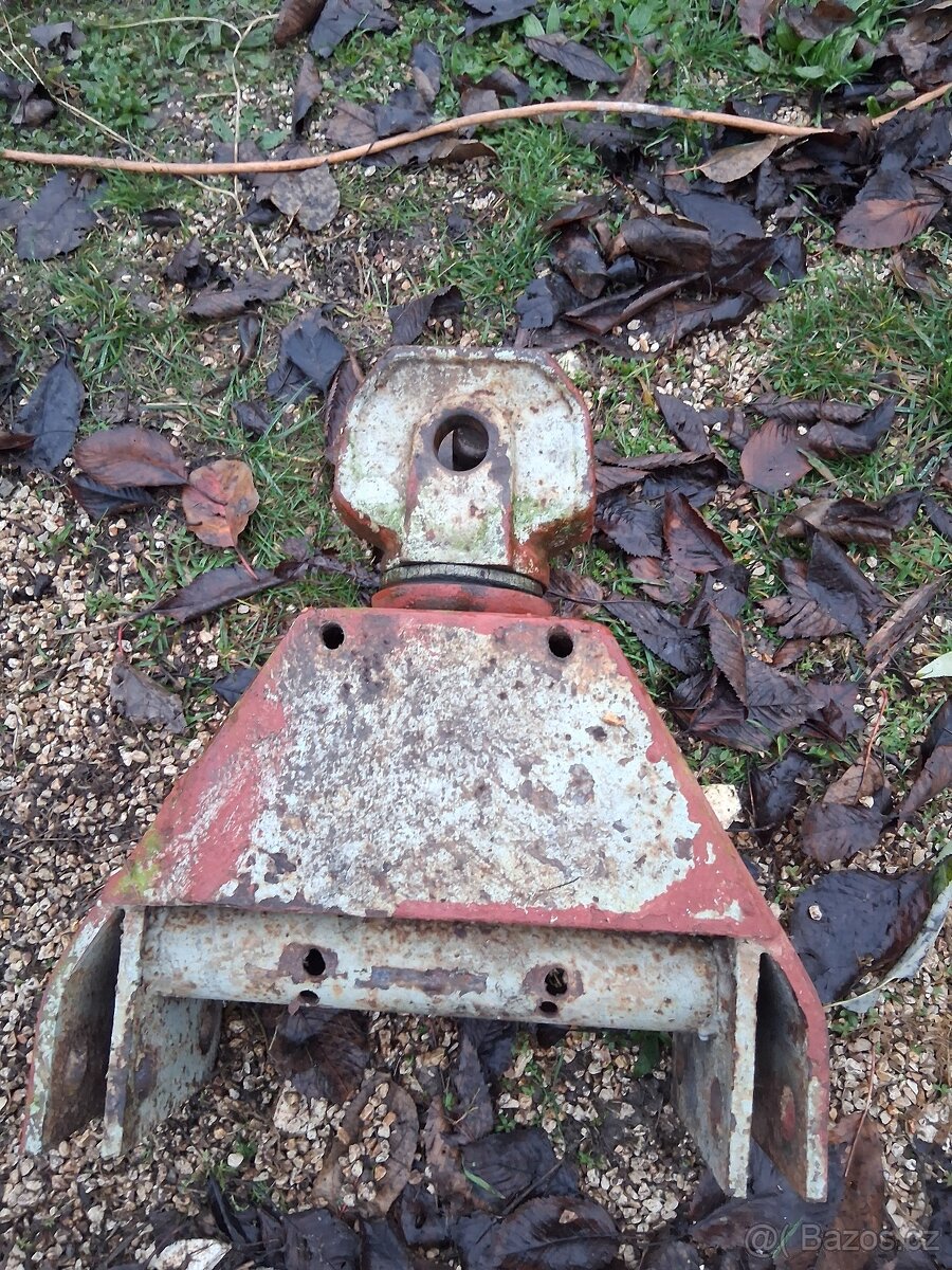 Horni závěs zetor 4011,5511,5611,6711,6911