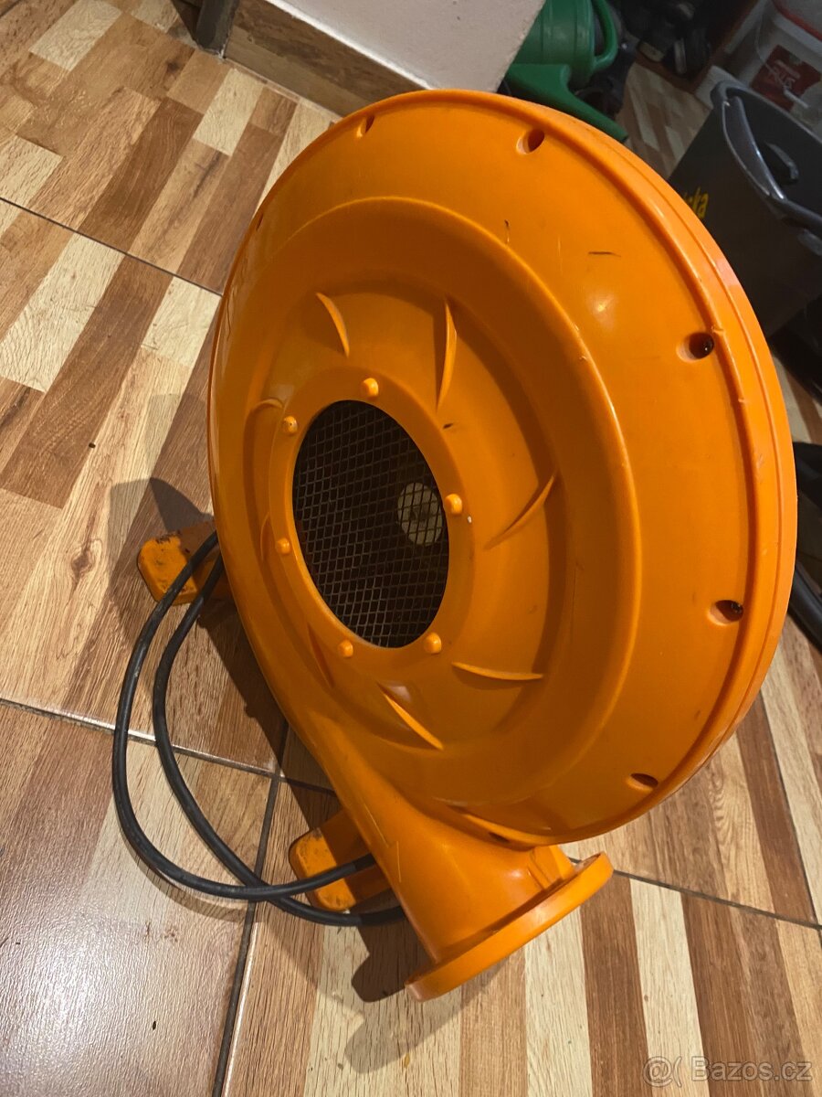 Prodám fukar ke skákacím hradu Happy hop