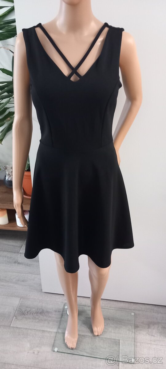 Černé společenské šaty