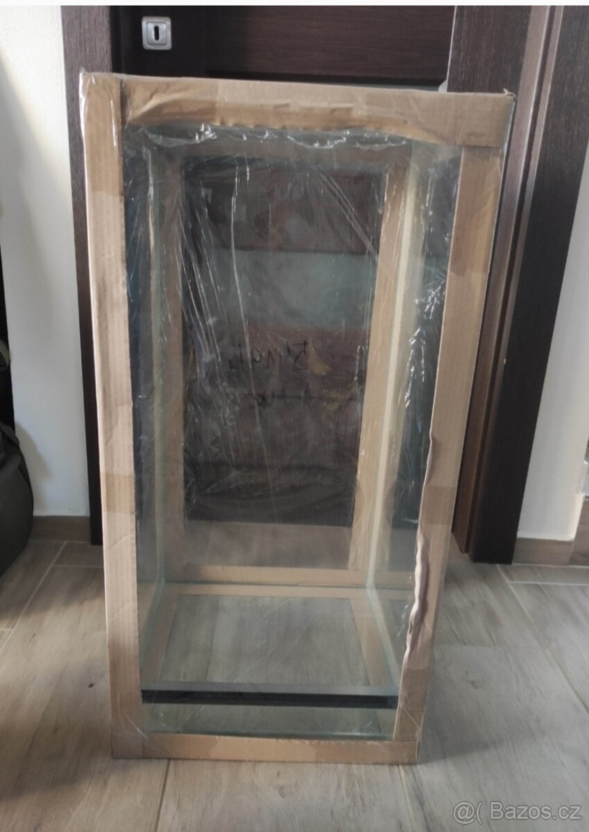 LTerárium pro chameleona 40x40x100cm nepoužité,bez vybaveni,