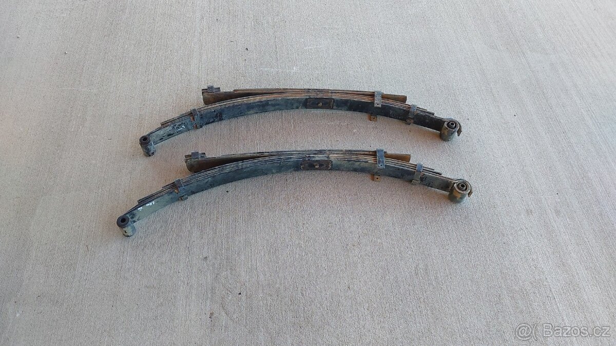 Mitsubishi L200 TD – Listová pera