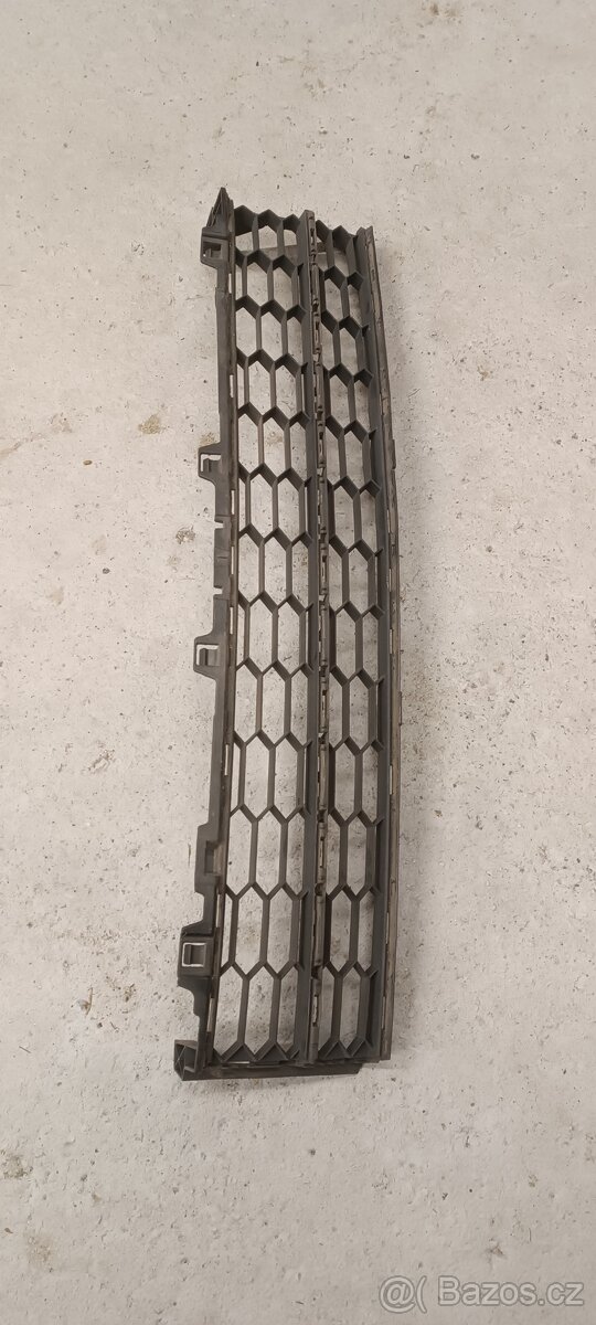 Středová mřížka nárazníku Škoda Superb 3