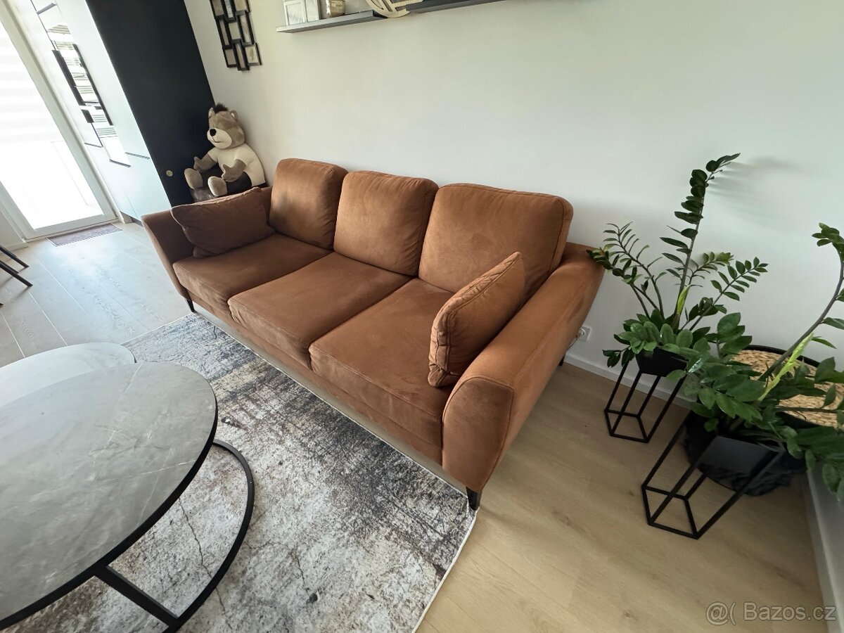 Rozkládací gauč s úložným prostorem