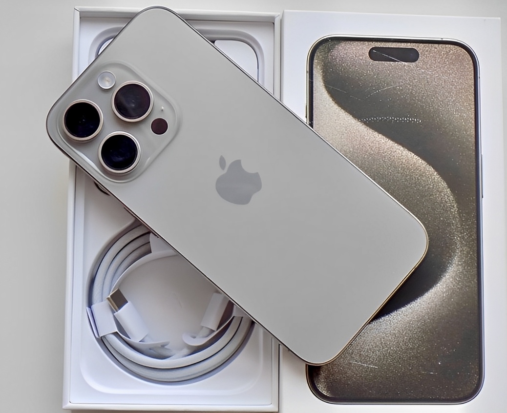 iPhone 15 Pro Natural Titanium BATERIE 100% TOP