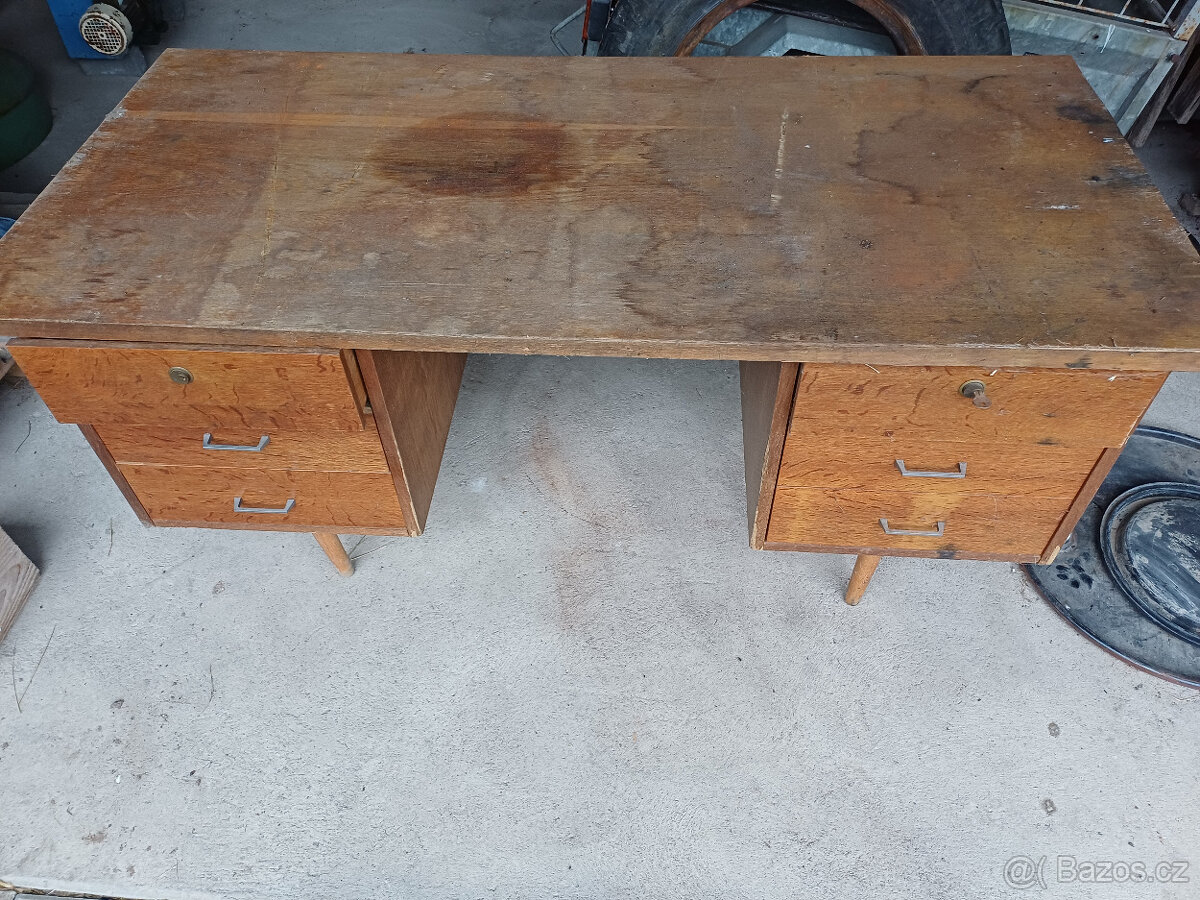 Retro kancelářský stůl