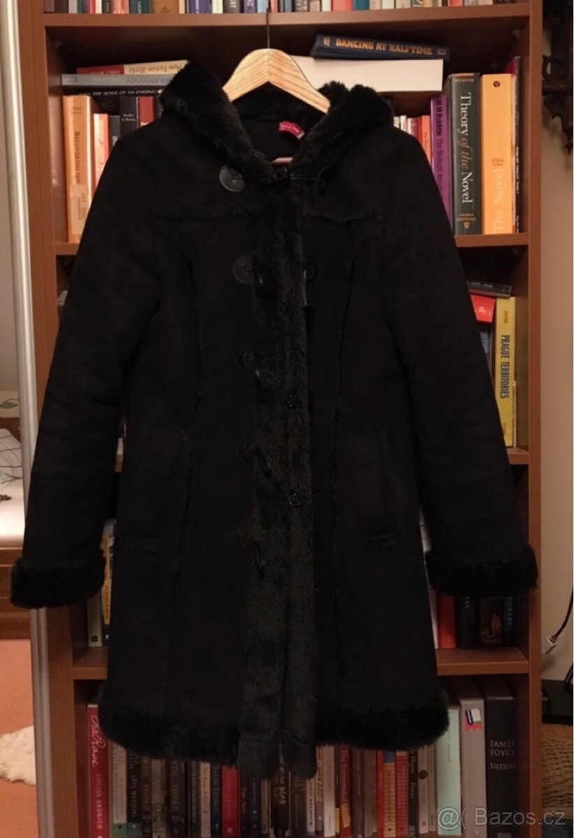 Dlouhý zimní kabát s kožichem ORSAY