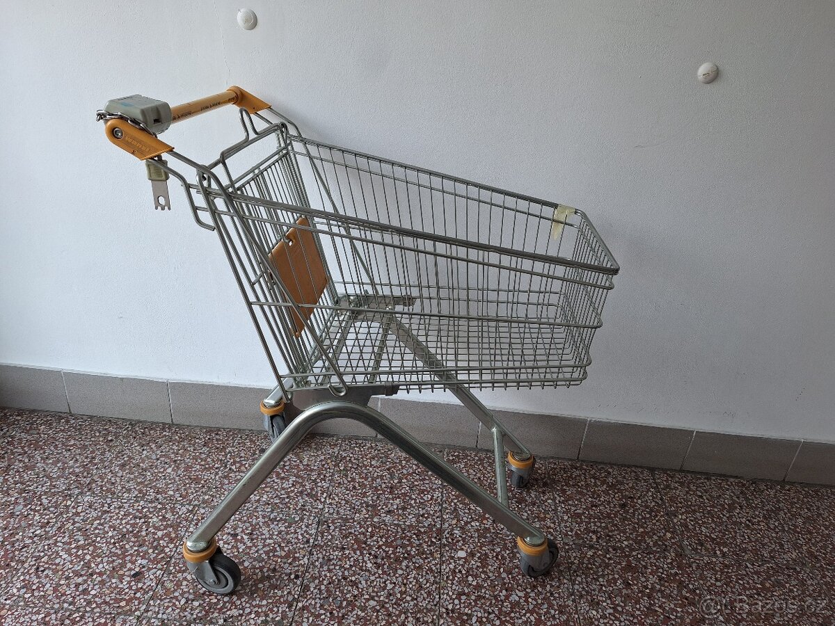 Kovový nákupní vozík