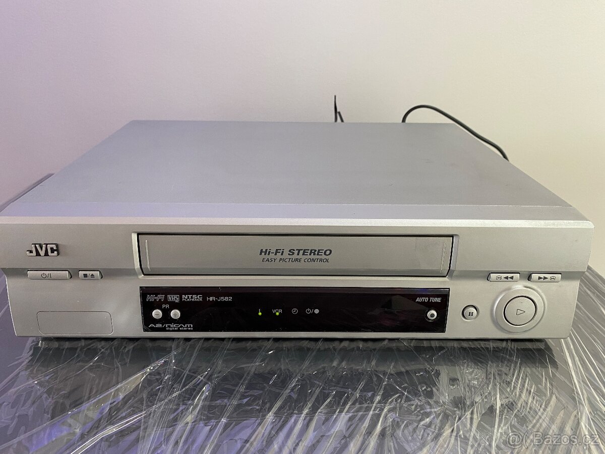 Videorekordér VHS JVC HR-J582