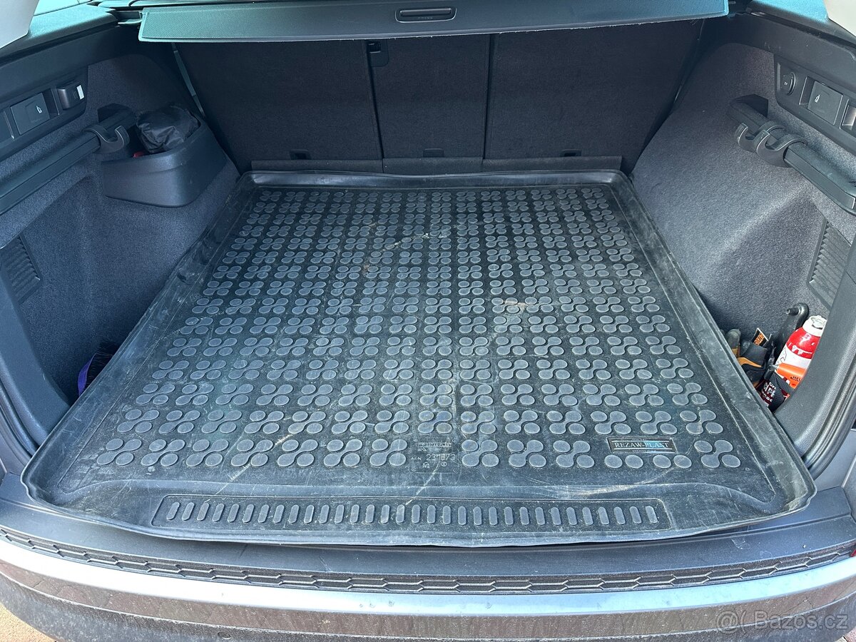 GUMOVÁ VANA DO KUFRU VW PASSAT B8 2015-2023 (COMBI)