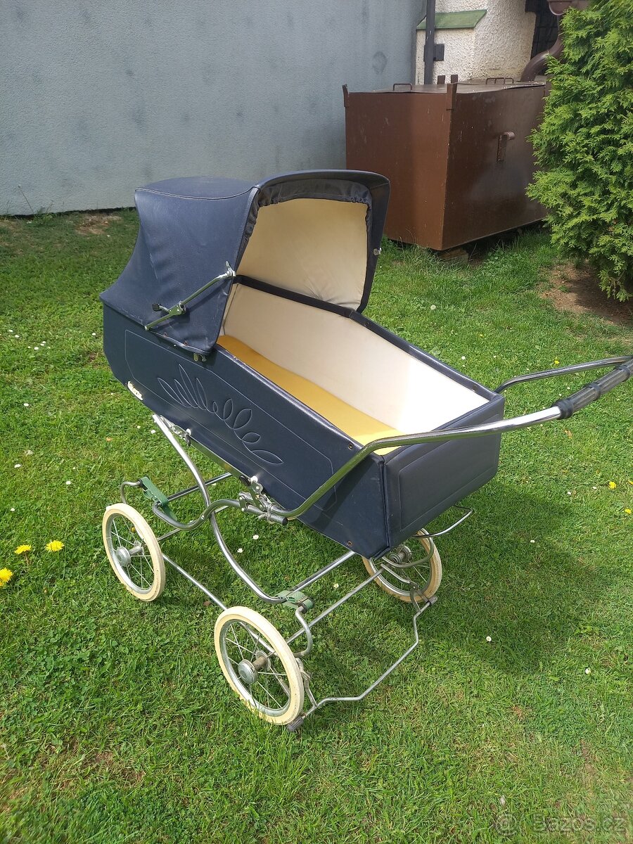 Retro kočárek Liberta
