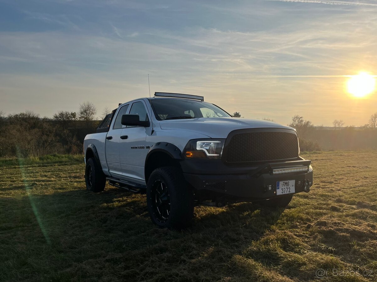 DODGE RAM 5.7 HEMI V8 4x4 možná výměna