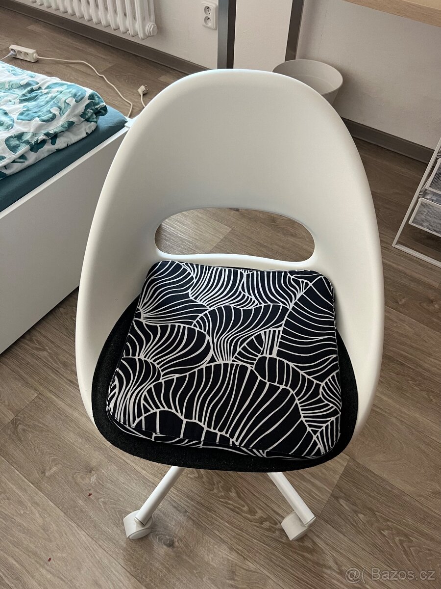 Otočná židle na kolečkách Ikea