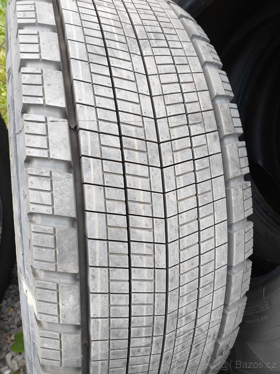 Pneu + Disk 295/60 r22,5