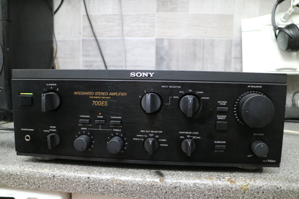 ZESILOVAČ SONY TA-F700ES