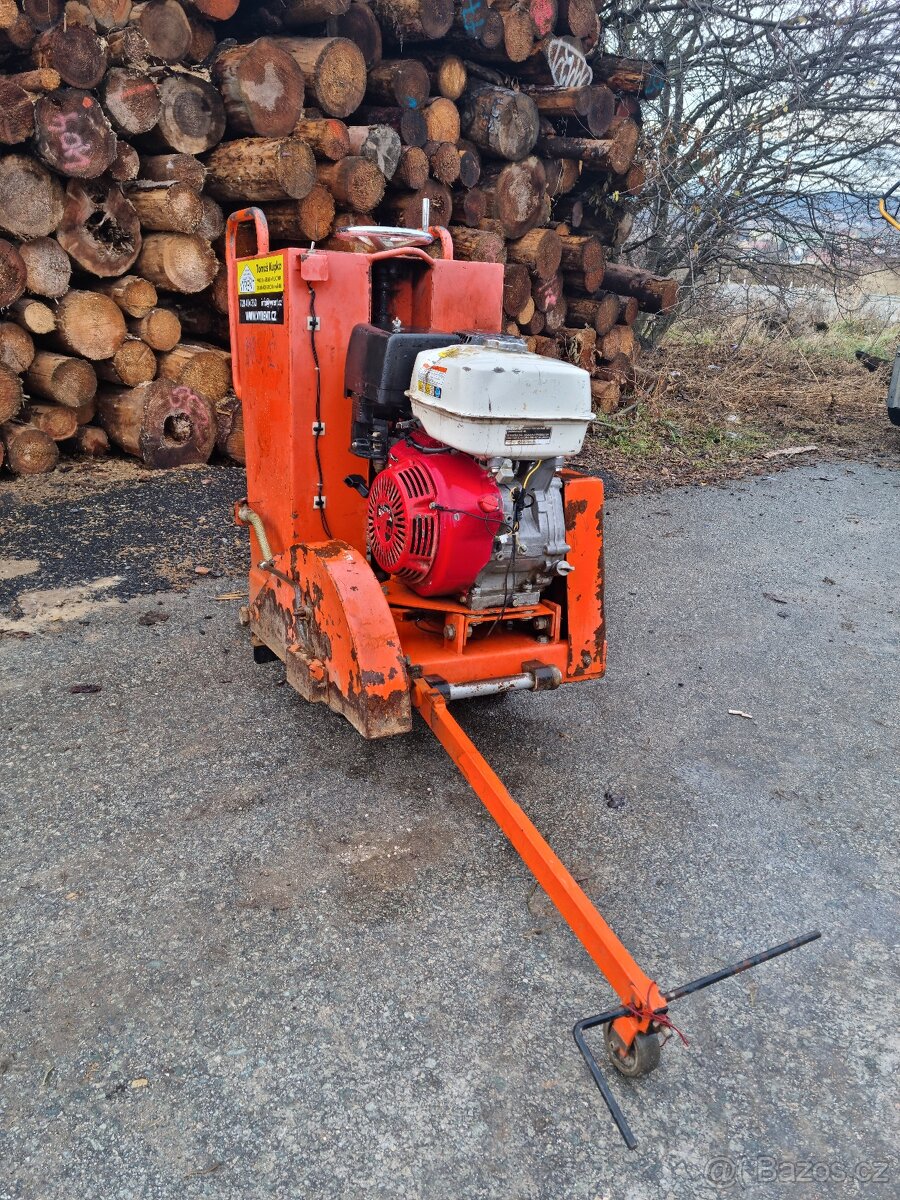 Motorový řezač spár CS1P13 (MRS12)