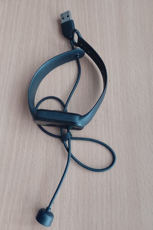 Náramek XIAOMI Smart Band 6 + 3x náhradní řemínek a nabíjecí