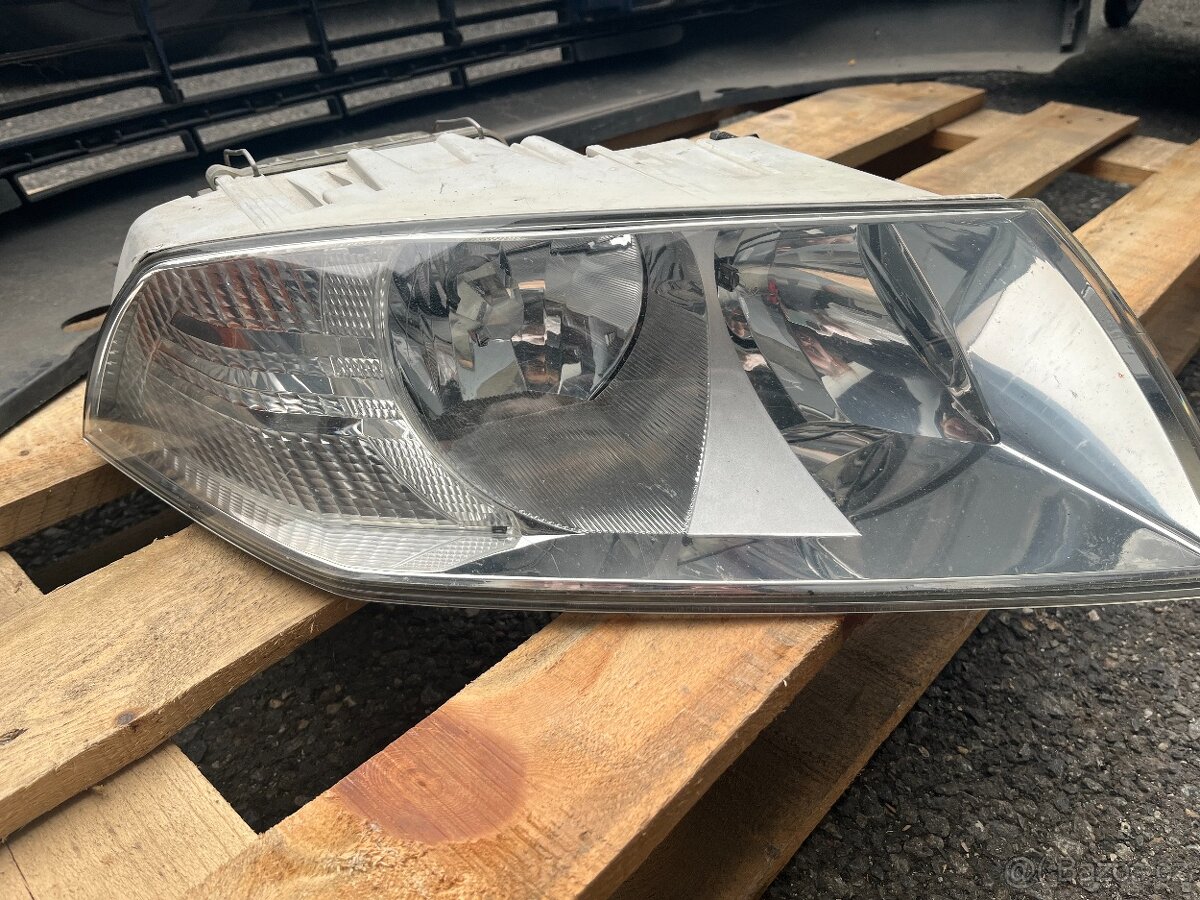Přední pravé světlo na Škoda Octavia 2