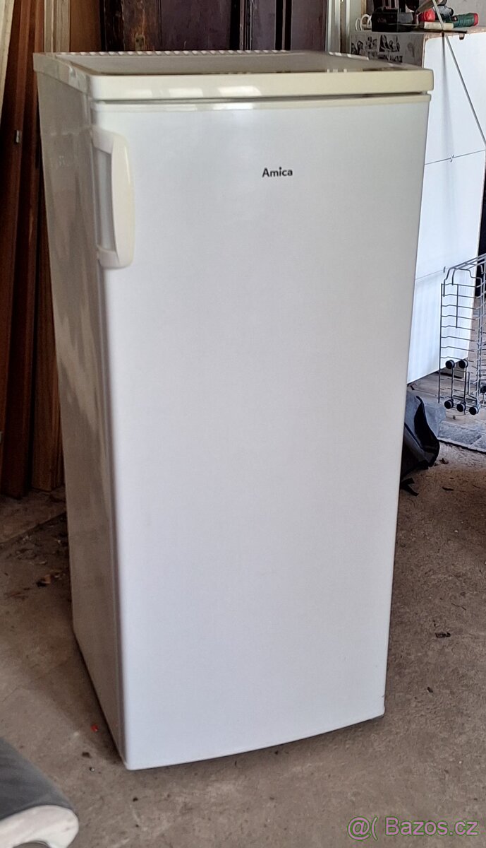 Amica jednodveřová chladnička z mrazákem