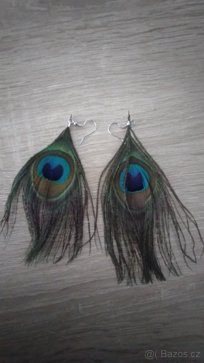 Náušnice z pavích per