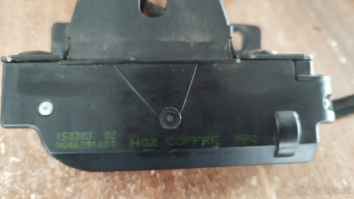 Zámek výklopných dveří Peugeot 206