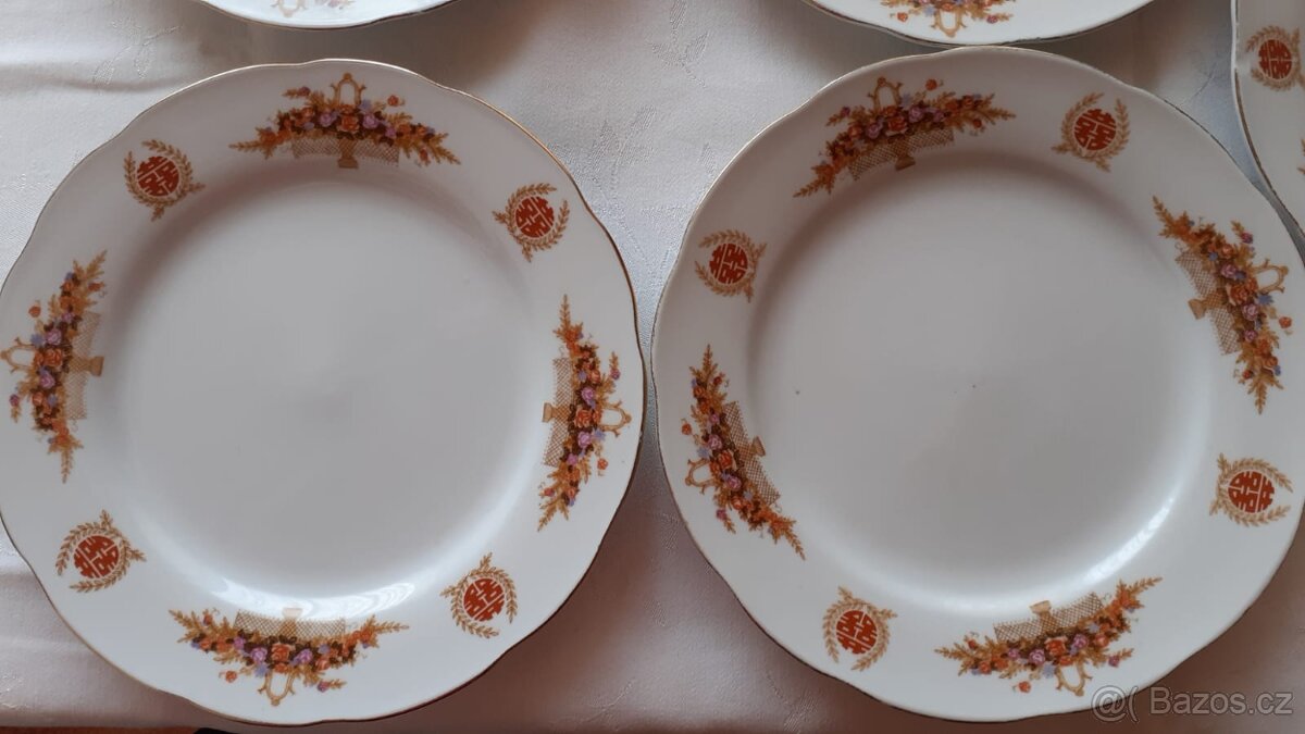 Staré mělké talíře