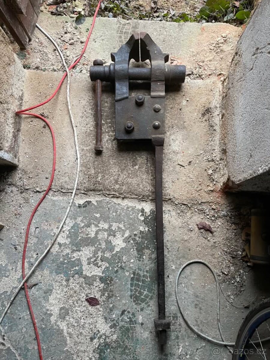 kovářský svěrák