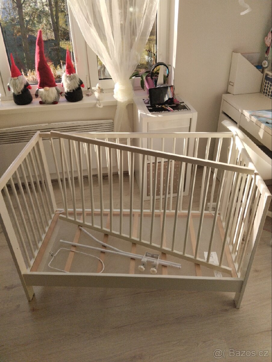 SLEVA Dětská postýlka IKEA Sniglar , matrace,další