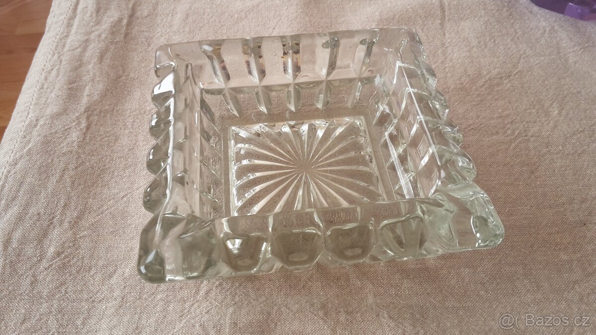 Popelník skleněný