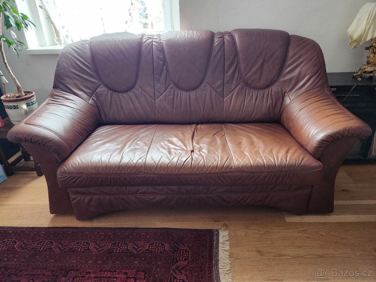 kožená sedačka a křeslo