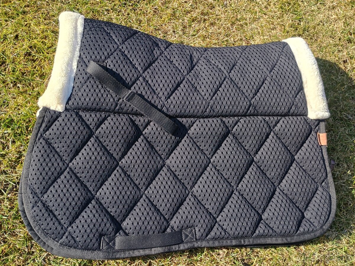 Podsedlová dečka s beránkem Equitheme