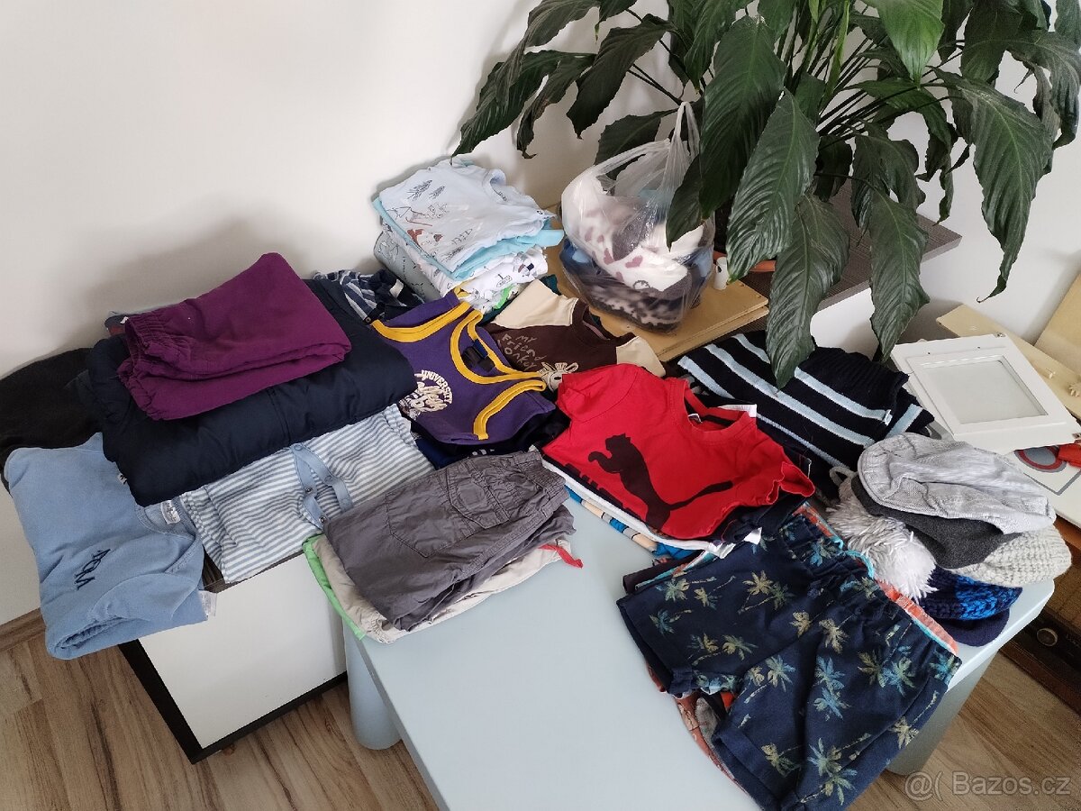 Balík oblečení velikost 86