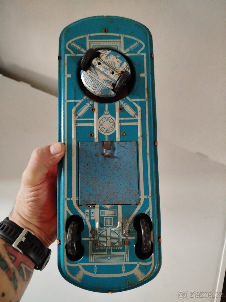 Plechové autíčko retro