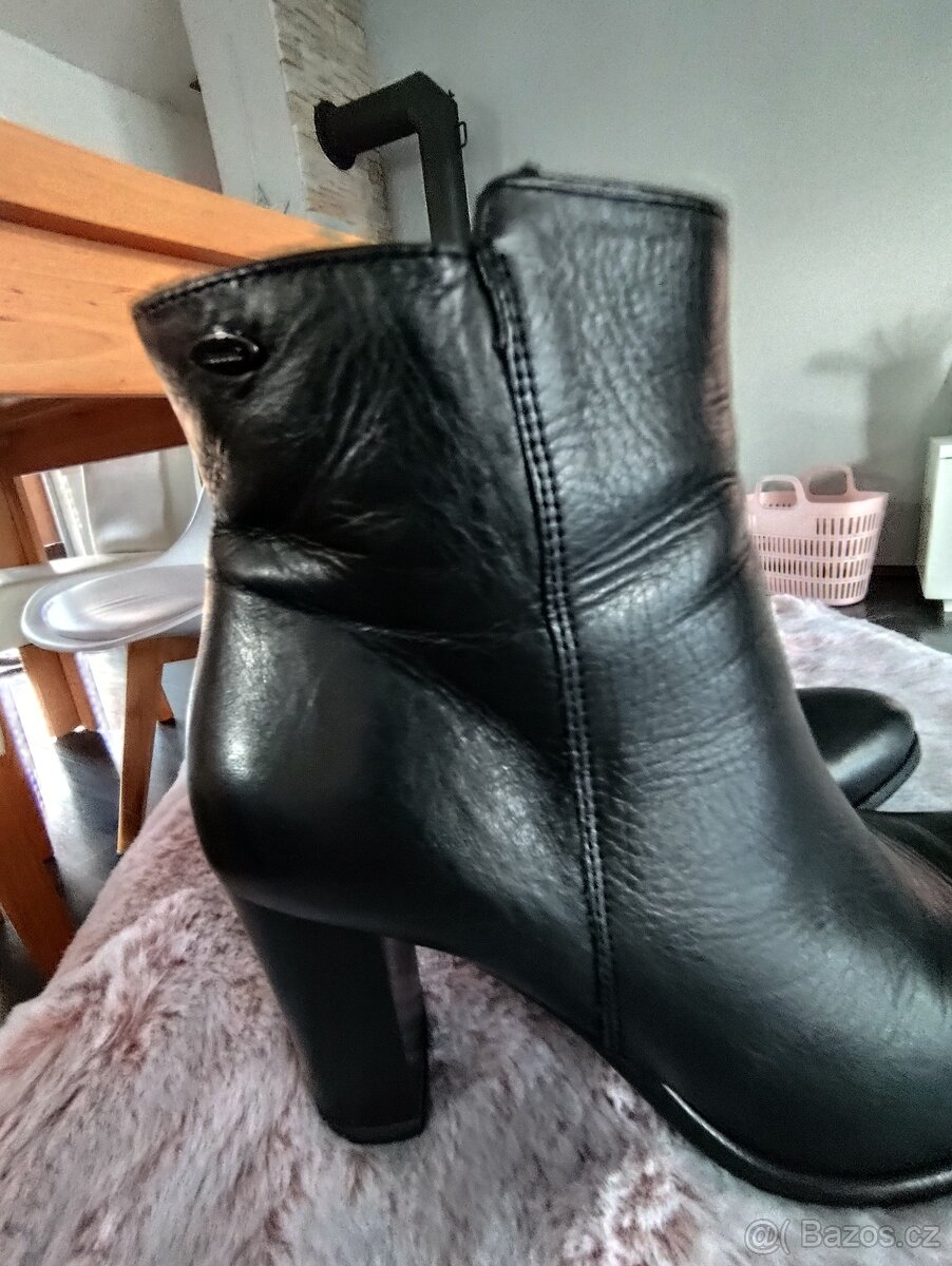 Dámské kotníkové boty Baťa 38