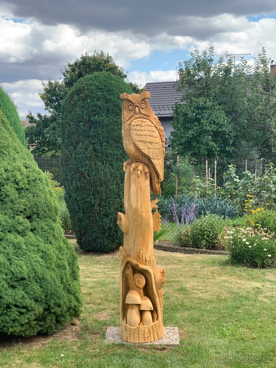 Dřevěná socha (dřevořezba pilou)