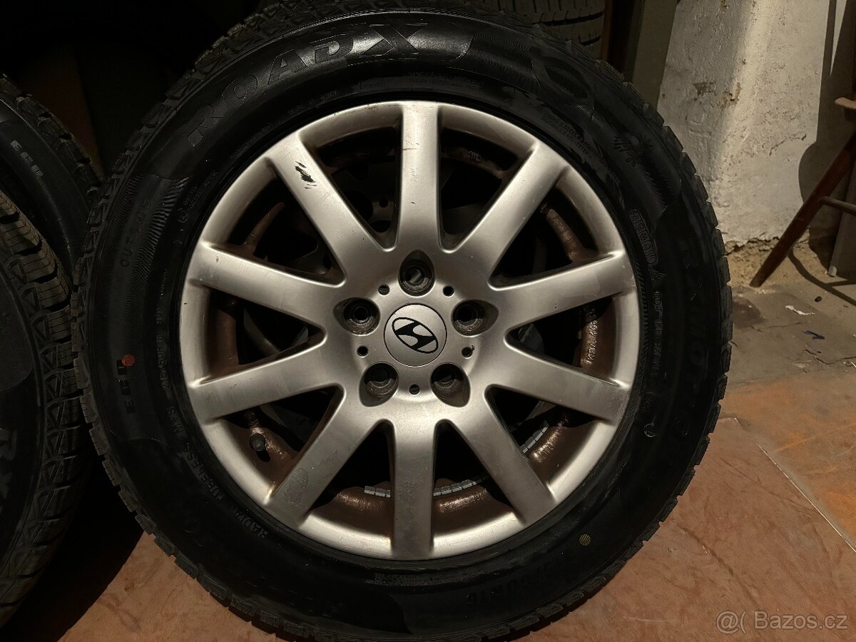 Celoroční pneu 215/60 R16 + origo. lítá kola rozteč 114,3 mm