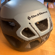 Prodám LEVNĚ horolezeckou helmu Black Diamond VISION