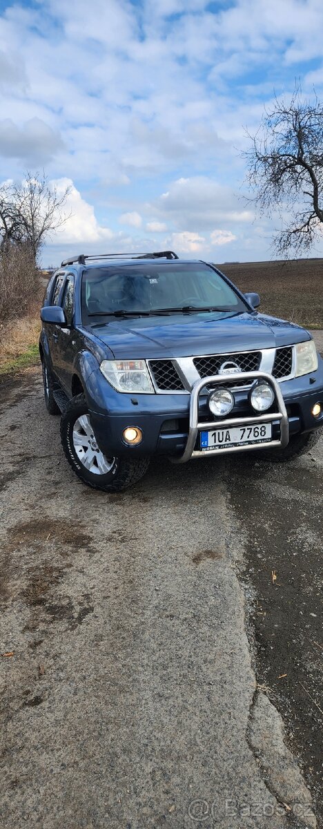 Nissan pathfinder 2,5 dci 7mist, Praha