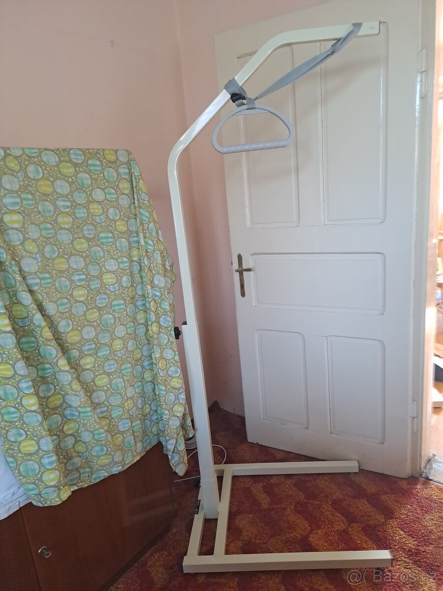 Hrazda k posteli