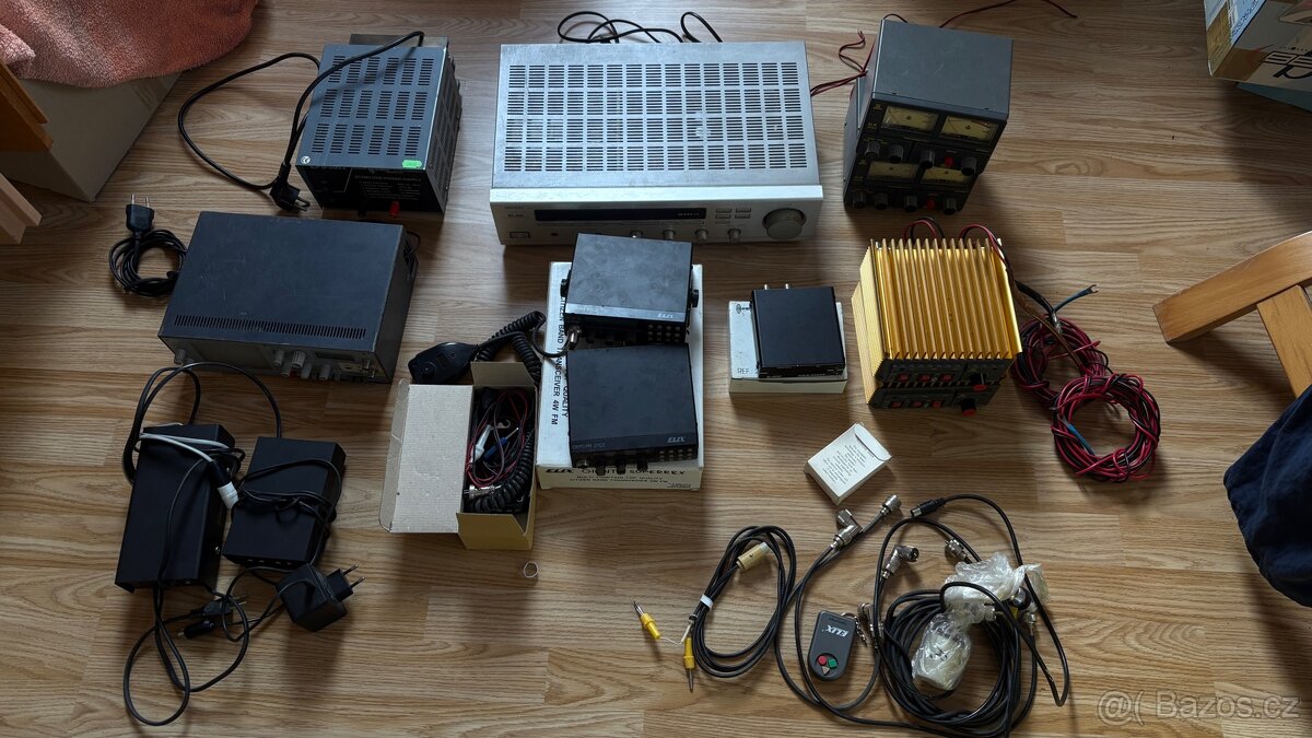 Vysílačky, zesilovače, přijímače, měřiče a příslušenství set
