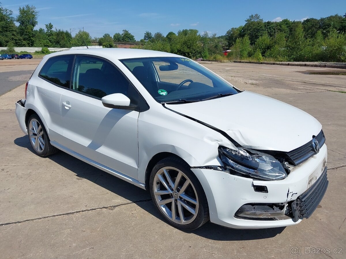 VW Polo 5 Highline 1.2TSI 66KW CJZC PED LC9A r.v. 2015