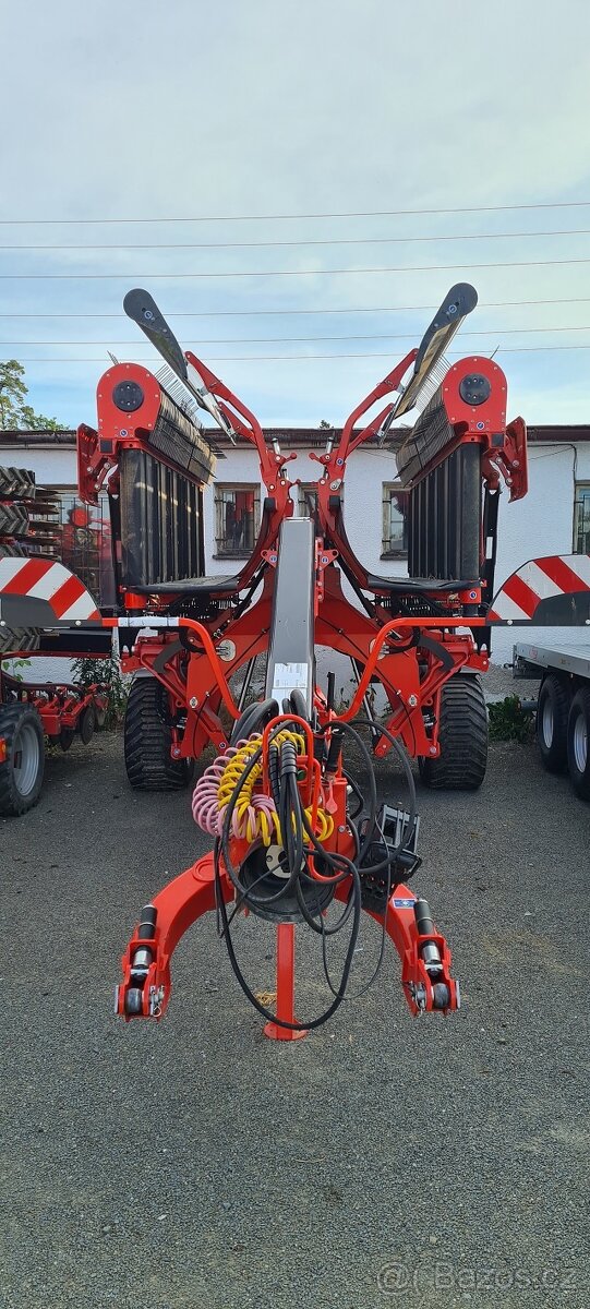 Pásový shrnovač píce KUHN Mergemaxx 950