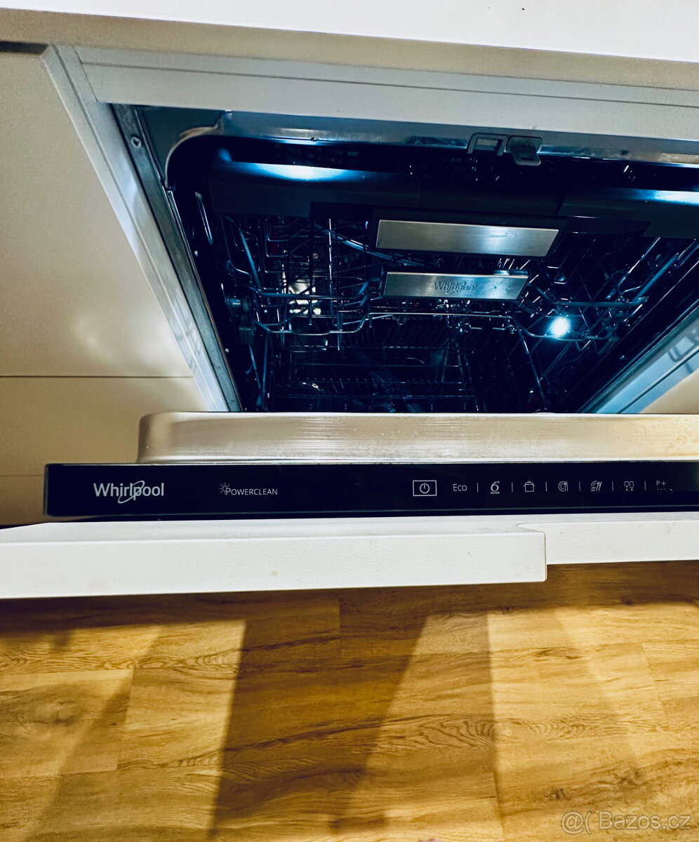 Plně vestavná myčka WHIRLPOOL