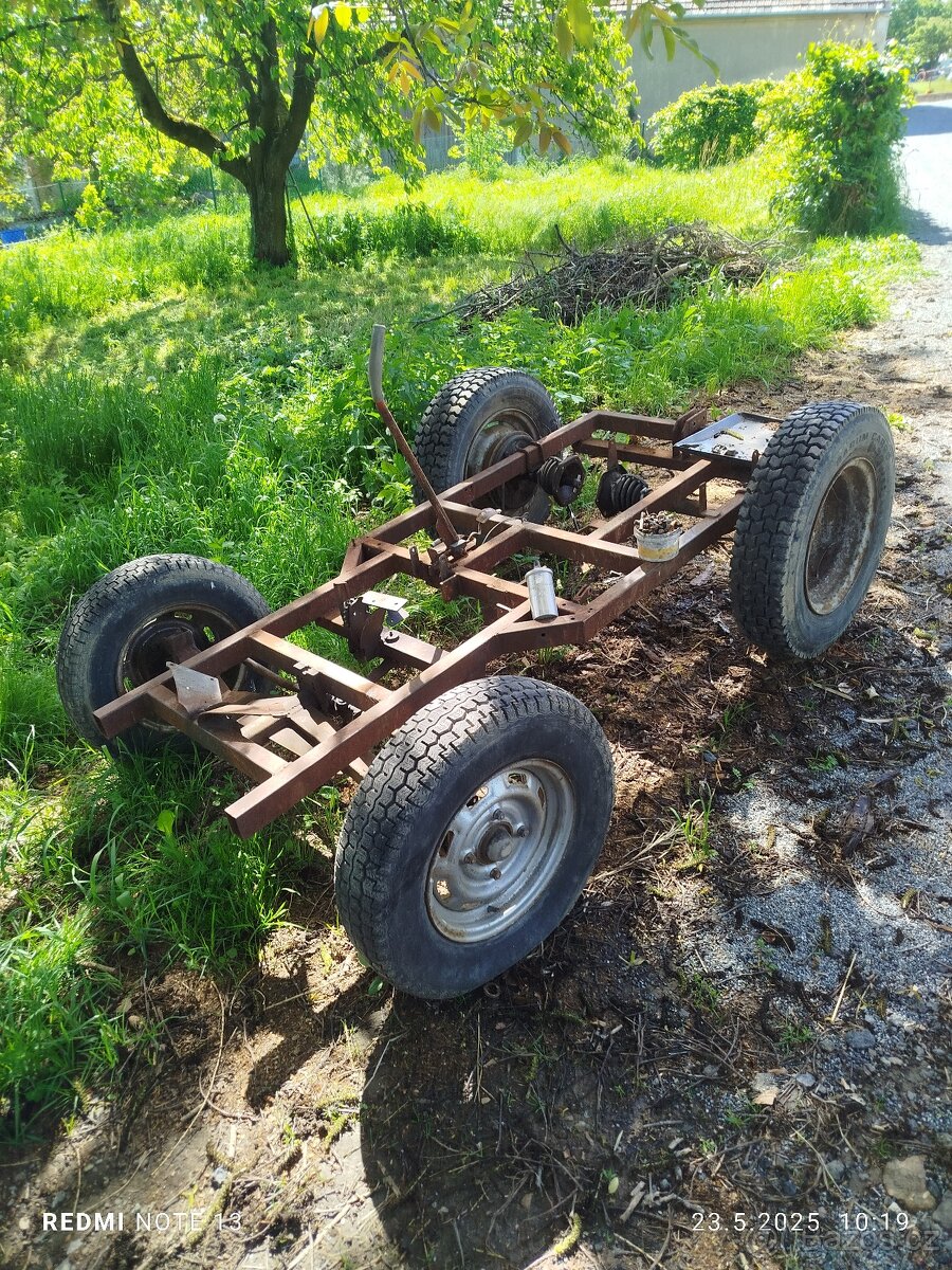 Podvozek na stavbu traktůrku